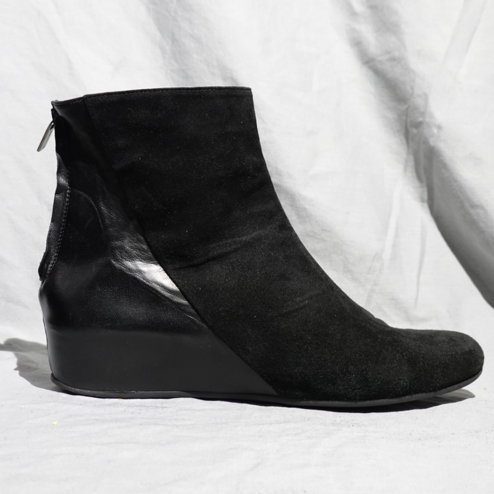 AQUATALIA Black Suede & Smooth Leather Low Concealed Wedge Ankle Bootie, Size 9½